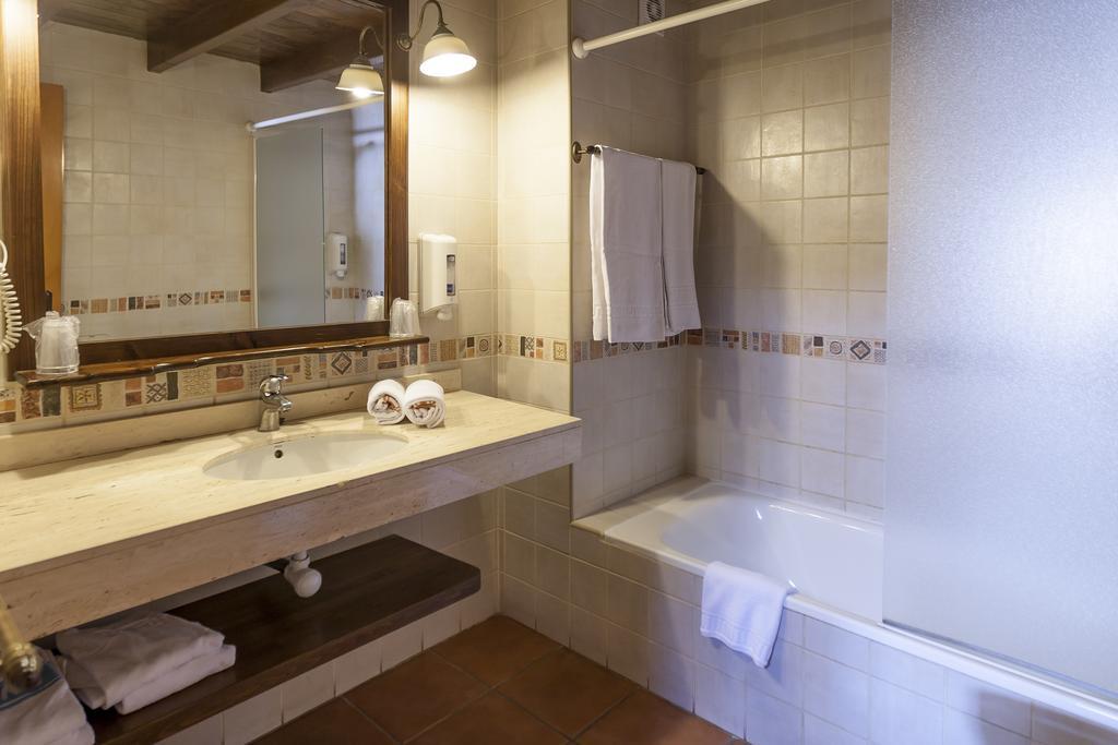 Hotel Fonda Merce Llivia Phòng bức ảnh